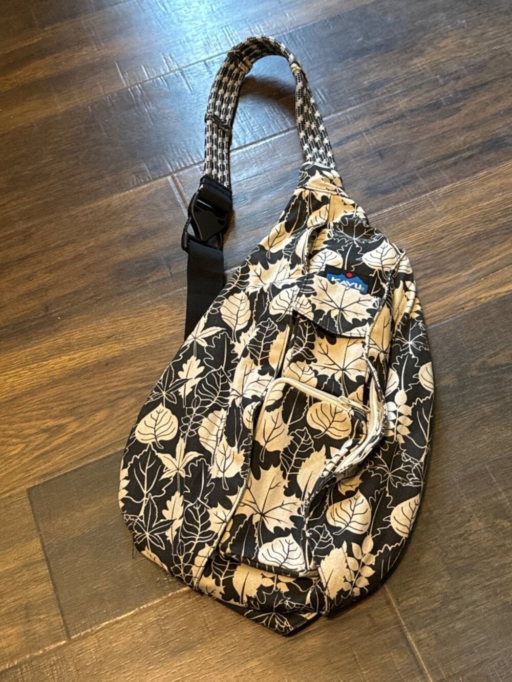 KAVU Rope Sling Bag BW Leaf Pattern EUC